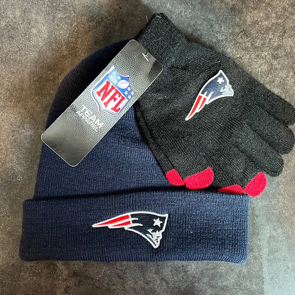 Youth Patriots hat and gloves, NWT